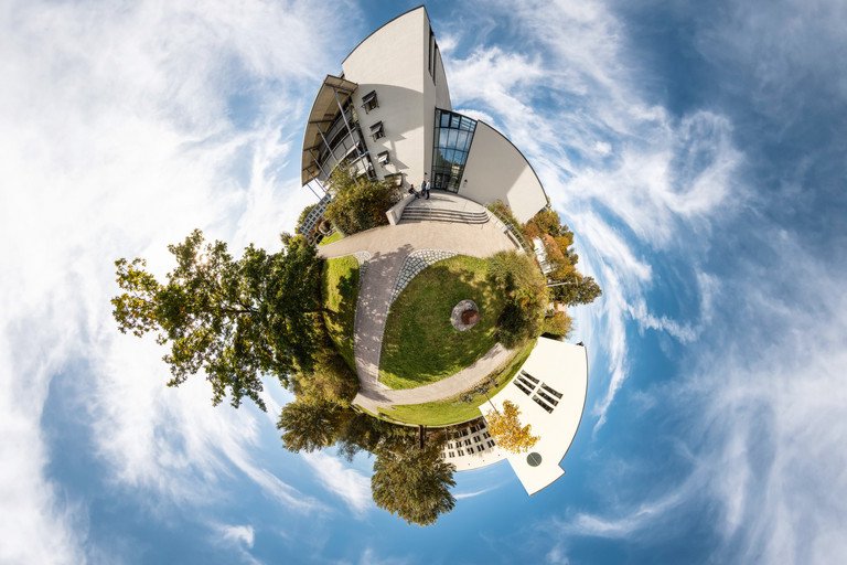 Dekoratives Bild der Kachel 'Fachspezifische Fremdsprachenausbildung'