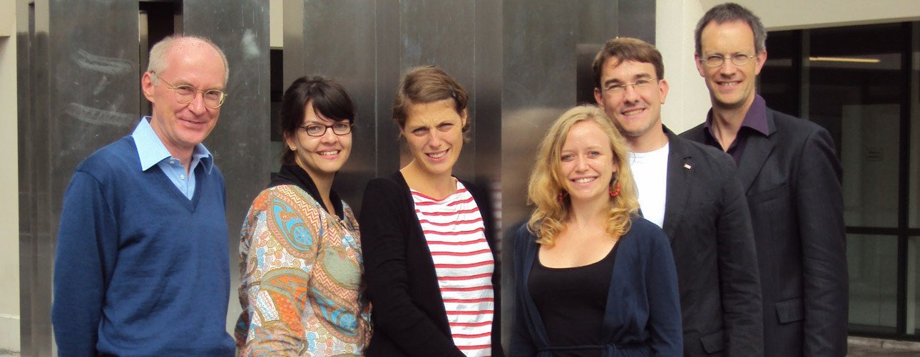 Prof. Dr. med. Dr. phil. Heinemann, Frau Sgodda, Frau Rottl&auml;nder, Frau Laimb&ouml;ck, Dr. med. Cantz, Prof. Dr. jur. Dederer (v.l.) 