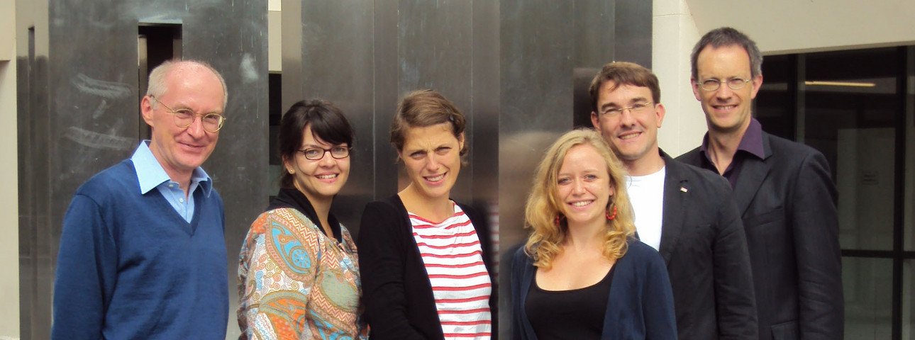 Prof. Dr. med. Dr. phil. Heinemann, Frau Sgodda, Frau Rottl&auml;nder, Frau Laimb&ouml;ck, Dr. med. Cantz, Prof. Dr. jur. Dederer (v.l.)