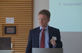 Vortrag: Konfliktprävention bzw. Konfliktvermeidung als Wirtschaftsfaktor für Unternehmen: Dr. Sebastian Jeckel