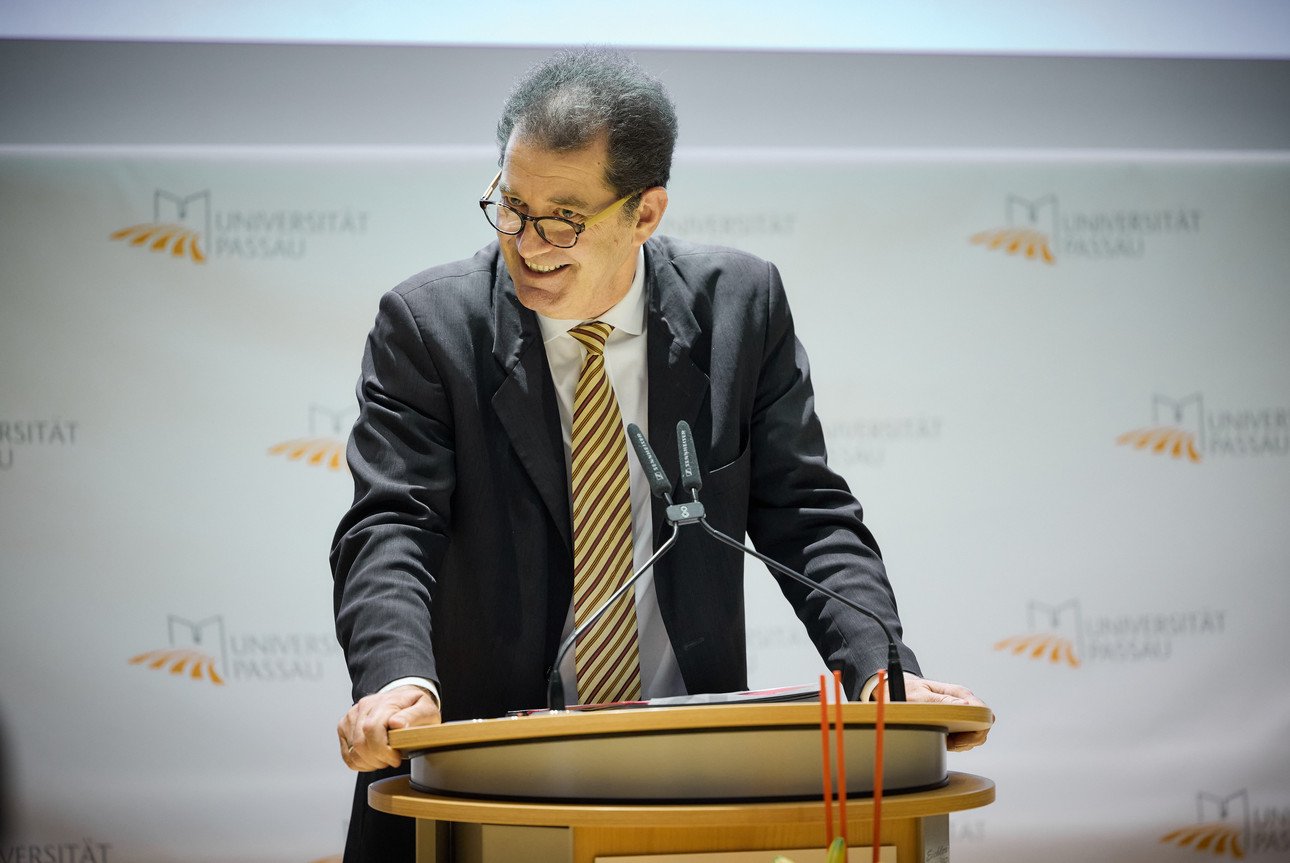 Begr&uuml;&szlig;ung durch den Dekan der Juristischen Fakult&auml;t, Herr Professor Dr. J&ouml;rg Fedtke 