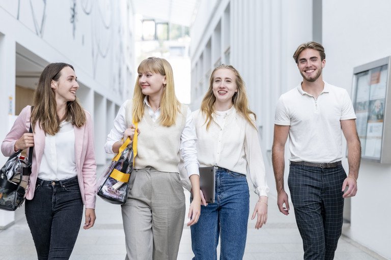 Dekoratives Bild der Kachel 'Juristische Universittsprfung'