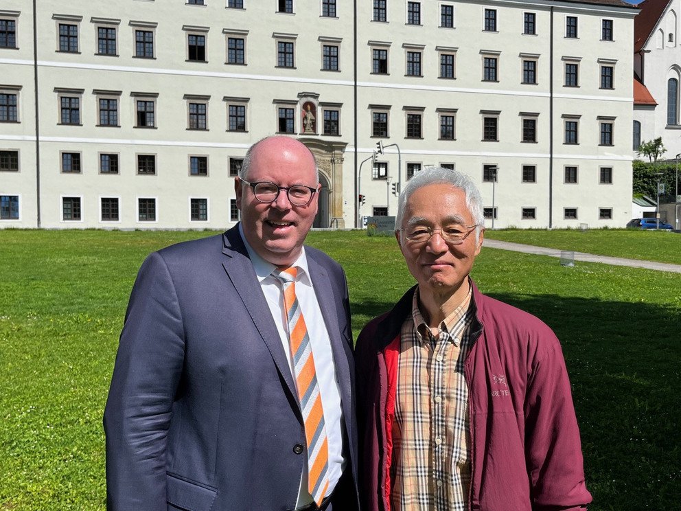 Prof. Dr. Byung-Sun Cho, Chongju University, College of Law, Department of Law, Sangdang-gu Chongju 360-764 KOREA, REPUBLIK  (Forschungsaufenthalt; Alexander von Humboldt-Stiftung)