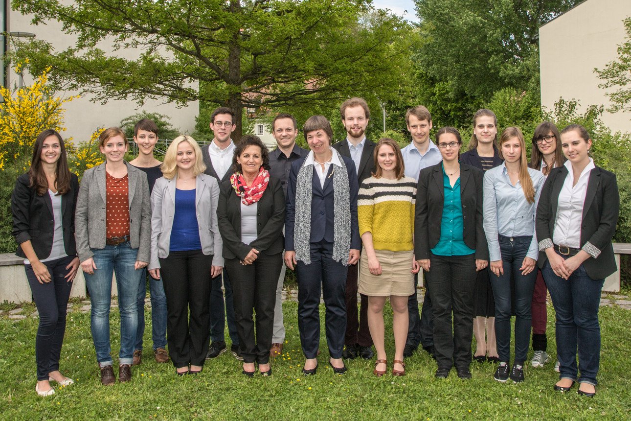 Der Lehrstuhl Prof. M&uuml;&szlig;ig im Mai 2014 auf dem Campus der Universit&auml;t Passau