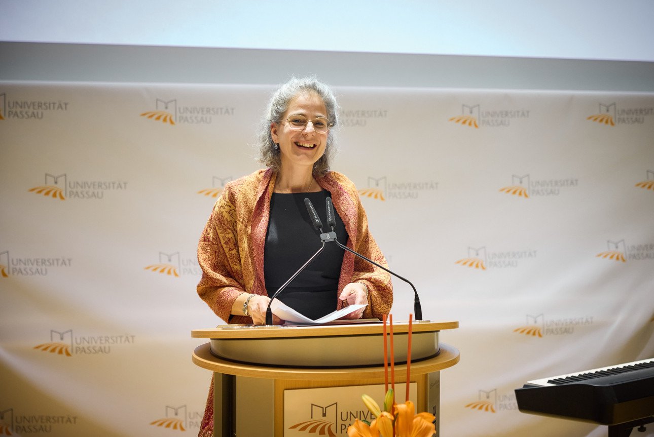Gru&szlig;wort und Verleihung der Promotionspreise der Rechtsanwaltskammer M&uuml;nchen durch die Pr&auml;sidentin Anne Riethm&uuml;ller 