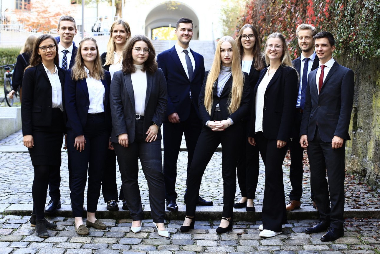 v. links n. rechts: Marleen Berg (Coach), Florian He&szlig; (Coach), Johanna Heidbrink, Amelie Schneider, Sabina Magdolenova, Engin Cetinceviz, Pia Stehr, Bettina Isabel Brechmann, Lena Winklhofer (Coach), Fritz Gabrysch (Coach), Jan Schiprowski (Coach)