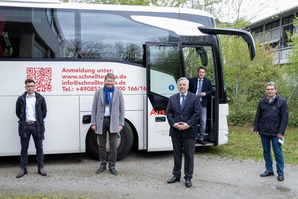 Testbus_am_Campusgelände_Uni_Passau