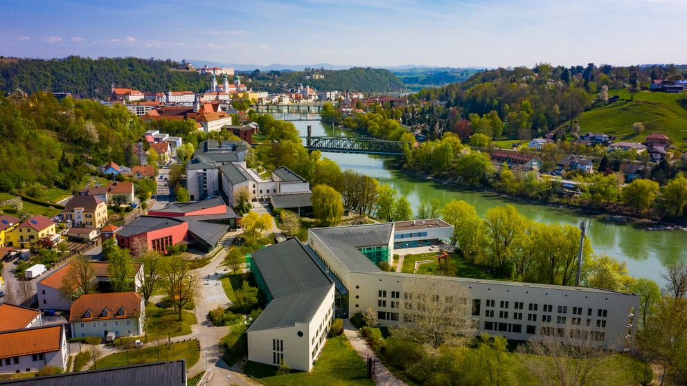 Aerial view of the University of Passau's campus (photo credit: Studio Weichselbaumer).