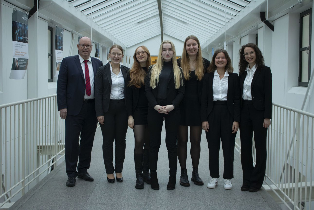 Gruppenbild der Teilnehmenden
