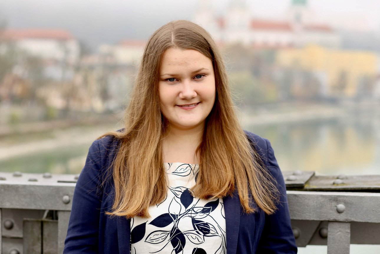 Lara-Joy H&uuml;ttmann (Coach)