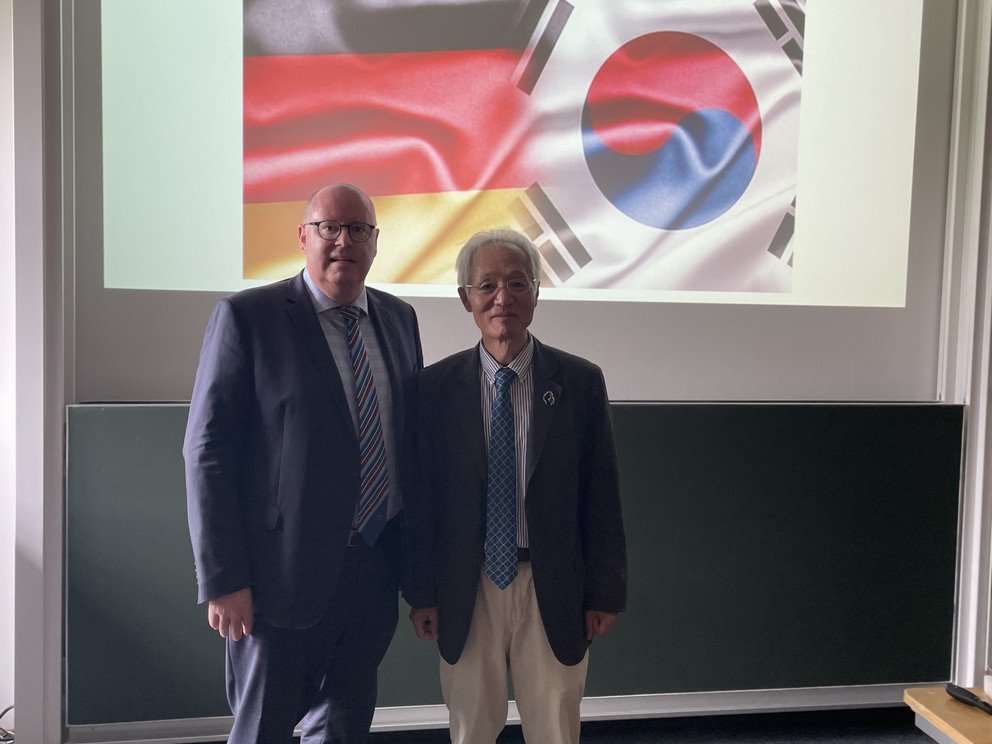 Prof. CHO