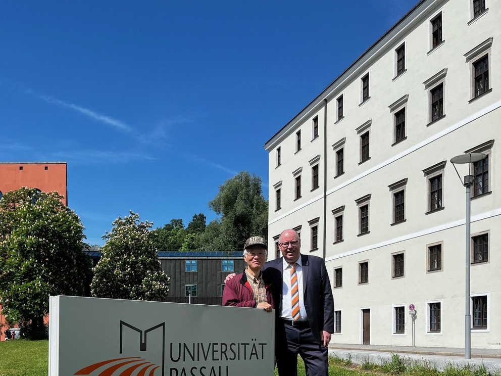 Prof. Dr. Byung-Sun Cho, Chongju University, College of Law, Department of Law, Sangdang-gu Chongju 360-764 KOREA, REPUBLIK  (Forschungsaufenthalt; Alexander von Humboldt-Stiftung)
