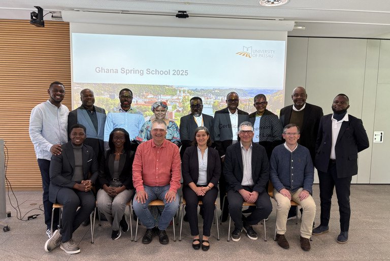 Vertreterinnen und Vertreter der Universitäten in Accra und Passau bei der Ghana Spring School 2025; Foto: Universität Passau