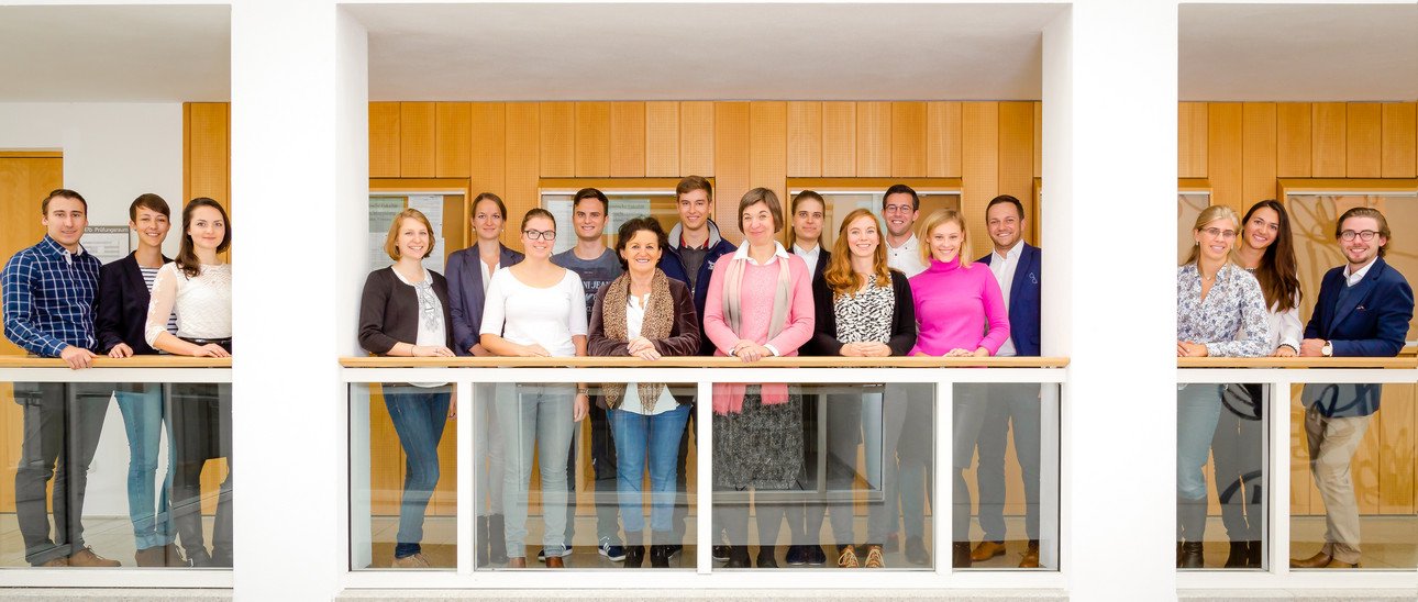 Der Lehrstuhl Prof. M&uuml;&szlig;ig,Oktober 2016, auf dem Campus der Universit&auml;t Passau