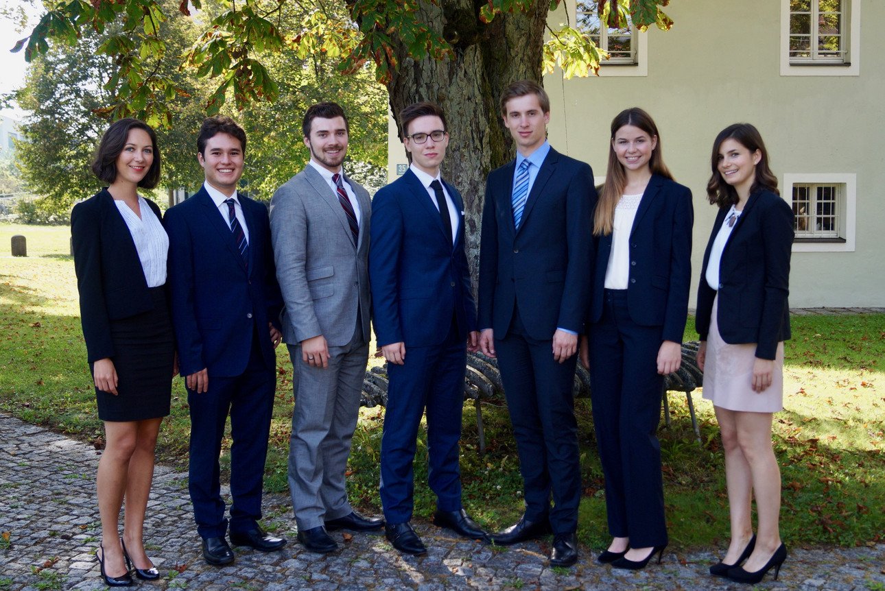 v.l.n.r. Sarah Kraft (Coach), Felipe Volio, Maximilian Zrenner, Alexei Fries, Niklas Fr&ouml;hlich, Pauline Leven, Veronika Scharf (Coach)