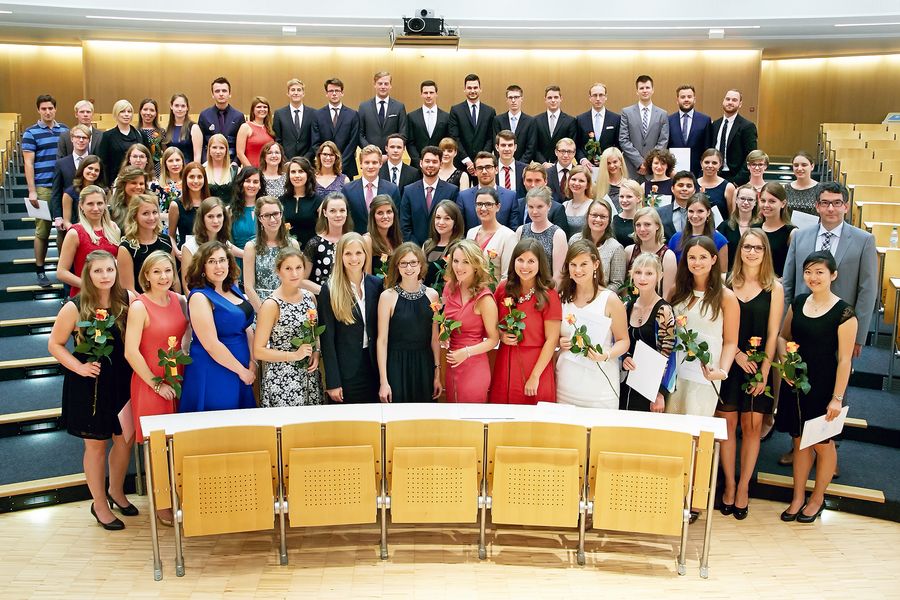 Absolventinnen und Absolventen des Ersten Juristischen Staatsexamens 2015/I. Foto: Kaps