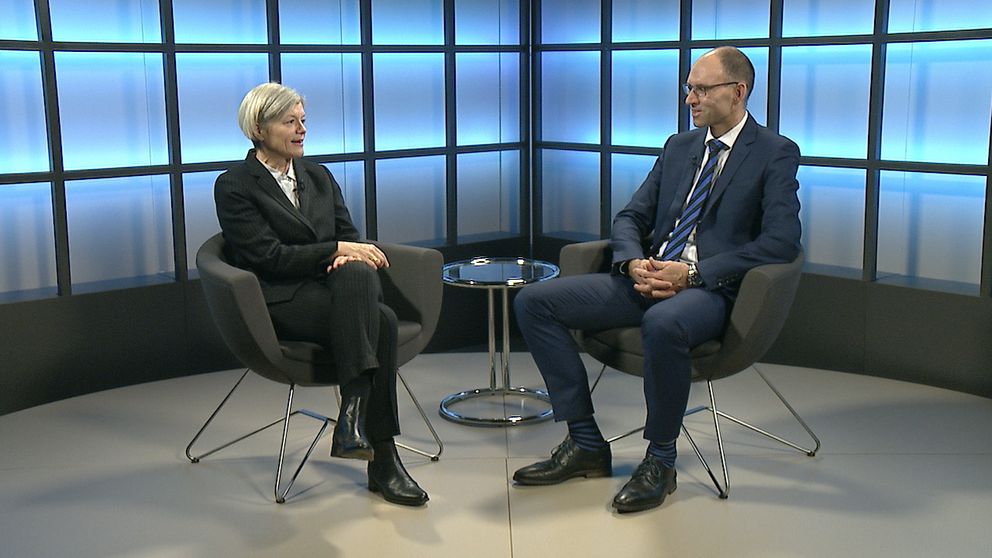 Präsidentin Prof. Dr. Carola Jungwirth im Gespräch mit Dr. Günther Hribek, dem Leiter des Transferzentrums.